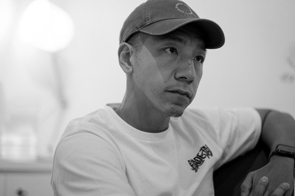 MC nổi tiếng qua đời tuổi 42 do đốt than tự tử tại nhà riêng-1