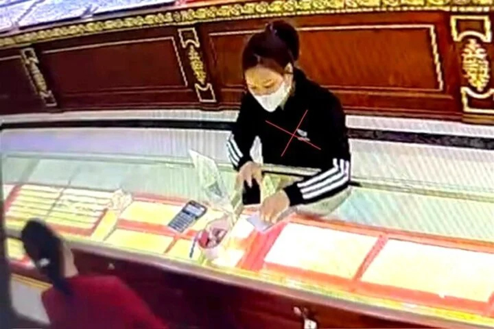 Bắt nữ tặc cướp giật tiệm vàng ở Nghệ An-1
