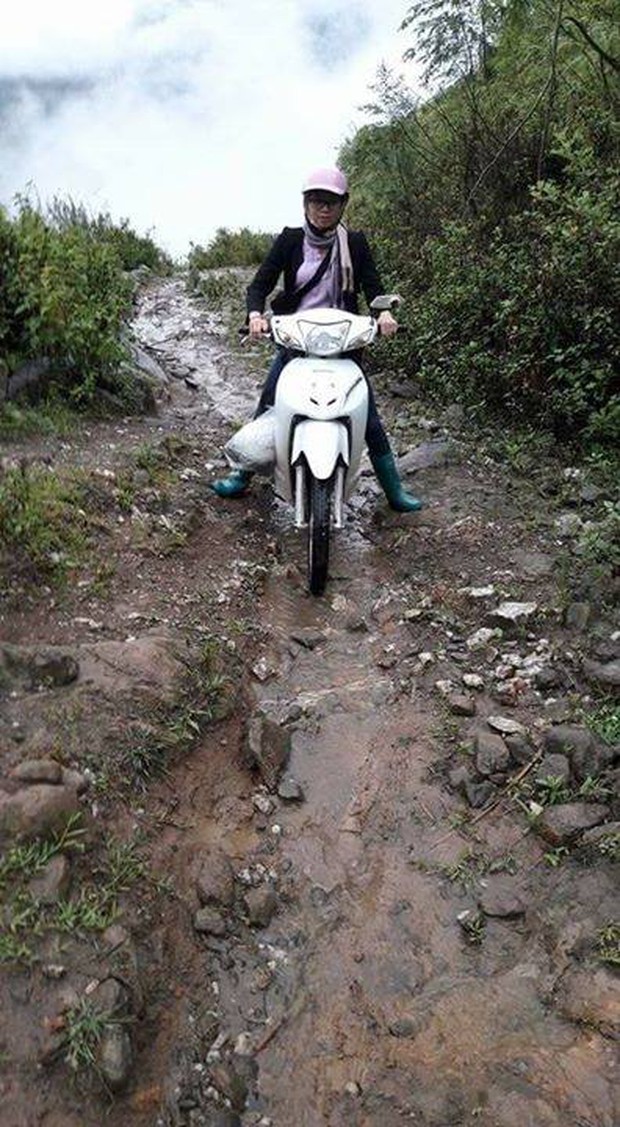Nhìn cảnh cô giáo trẻ ngã sõng soài trên đường bùn đất mới hiểu nỗi khổ của giáo viên vùng cao-5
