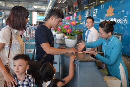 Vé máy bay Tết: Đường bay ‘vàng’ dồi dào, đi 'nửa đêm gà gáy' vẫn đắt