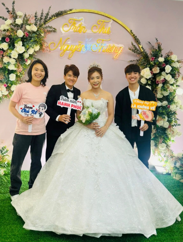 Cầu thủ tuyển nữ Việt Nam vừa dự World Cup làm đám cưới với bạn gái đồng giới-2