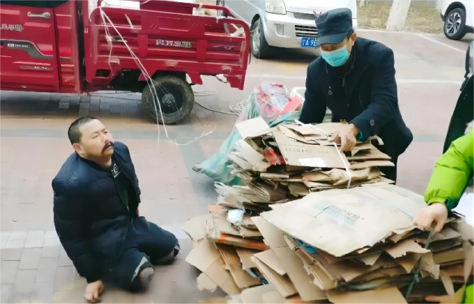 Người đàn ông tàn tật nhặt ve chai quyên góp hơn 3,4 tỷ đồng giúp đỡ trẻ em: Làm theo niềm tin có được thuở ấu thơ-1