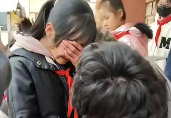 Người đàn ông tàn tật nhặt ve chai quyên góp hơn 3,4 tỷ đồng giúp đỡ trẻ em: Làm theo niềm tin có được thuở ấu thơ-6