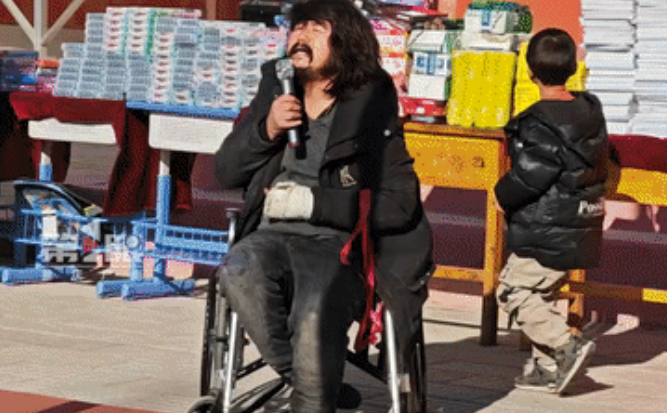 Người đàn ông tàn tật nhặt ve chai quyên góp hơn 3,4 tỷ đồng giúp đỡ trẻ em: Làm theo niềm tin có được thuở ấu thơ-2