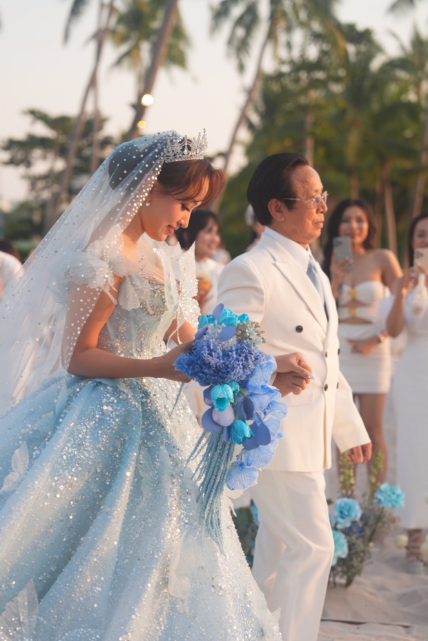 Đám cưới Vân Hugo: Diễm My 9x - HHen Niê và dàn Chị đẹp đổ bộ, Mai Phương Thúy lộ diện gây chú ý-1