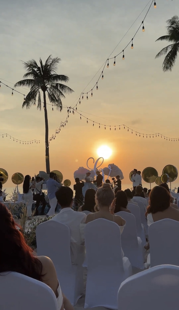 Ý nghĩa hoa cưới xanh dương độc lạ của MC Thanh Vân Hugo: Đặt niềm tin không giới hạn cho nửa kia và còn gì nữa?-2