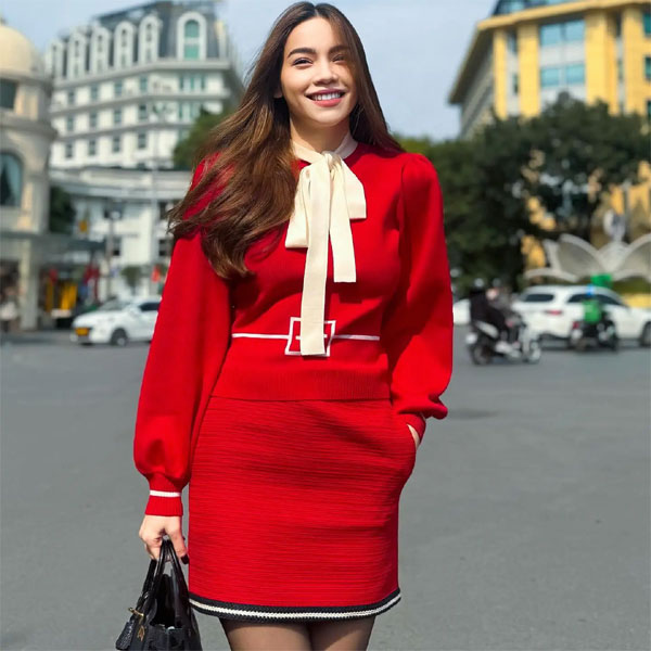 Tham khảo 10 cách diện trang phục màu sắc sang trọng, không lo sến của Hồ Ngọc Hà-1