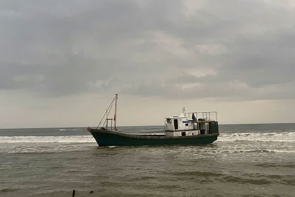 Bên trong chiếc tàu ma xuất hiện ở bờ biển Quảng Trị lúc rạng sáng-1