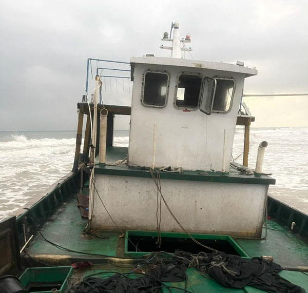 Bên trong chiếc tàu ma xuất hiện ở bờ biển Quảng Trị lúc rạng sáng-2