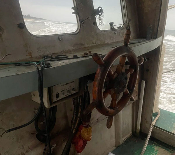 Bên trong chiếc tàu ma xuất hiện ở bờ biển Quảng Trị lúc rạng sáng-3