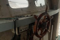 Bên trong chiếc 'tàu ma' xuất hiện ở bờ biển Quảng Trị lúc rạng sáng