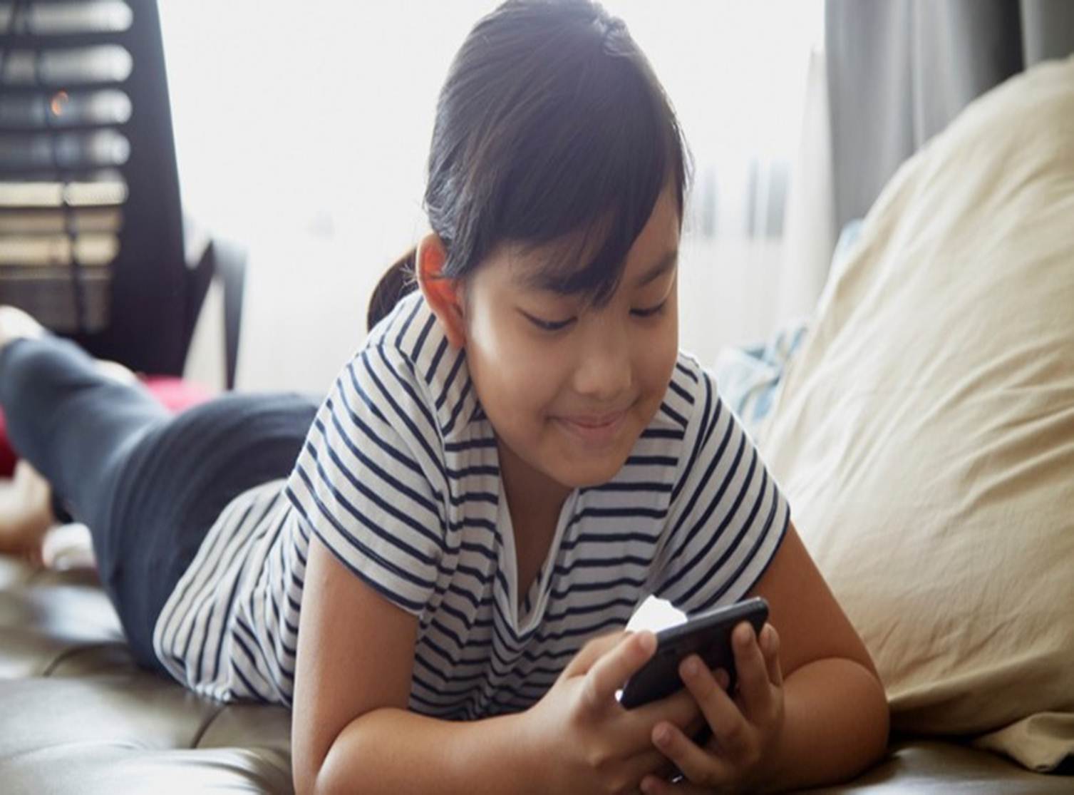 Trẻ dưới 12 tuổi có nên dùng điện thoại?-2