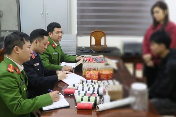 Nam sinh mua nguyên liệu trên mạng để chế tạo 201 quả pháo nổ-1