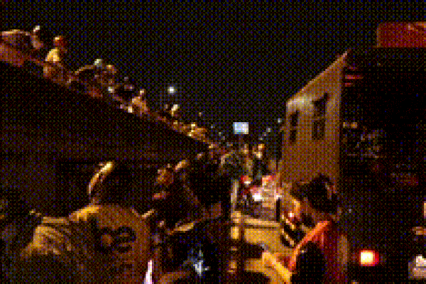 Tông trúng xe máy, bé trai 12 tuổi suýt mất mạng trước đầu ô tô-1