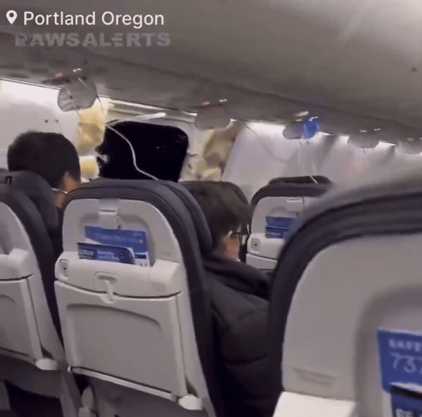 Máy bay chở 177 người bung mảng lớn giữa không trung: Cảnh tượng kinh hoàng tại khoang hành khách được hé lộ-3