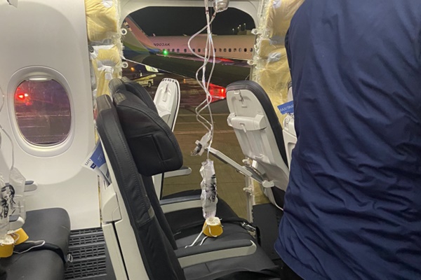 Khách hách dịch đòi ghế hạng nhất miễn phí cho con, chuyến bay bị hoãn 3 giờ-2