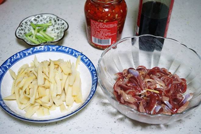 Bộ phận mệnh danh là cao thủ bơm máu của gà đem xào măng được món ngon giòn sần sật, hết bơ phờ mệt mỏi-1