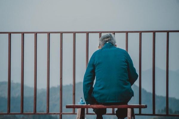 Đứa trẻ không nhường chỗ bị mắng không có giáo dục, mẹ bé đáp trả khiến mọi người xung quanh bật cười-3