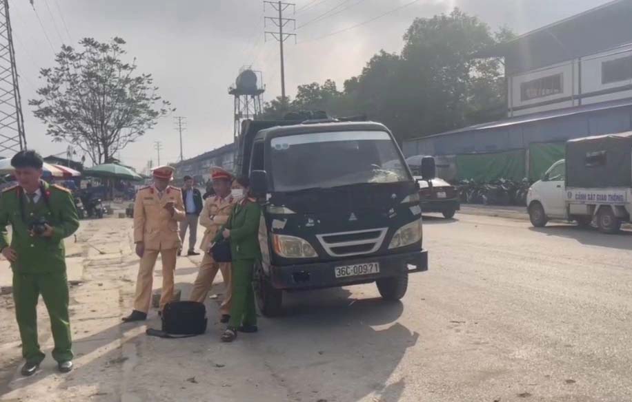 VIDEO: Nghi án chú lái xe ôtô tông cháu trọng thương-1