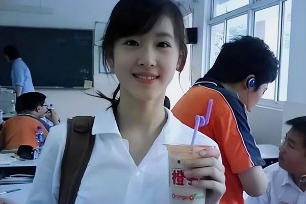 Hot girl trà sữa Trung Quốc sở hữu 8,4 tỷ USD ở tuổi 30-1