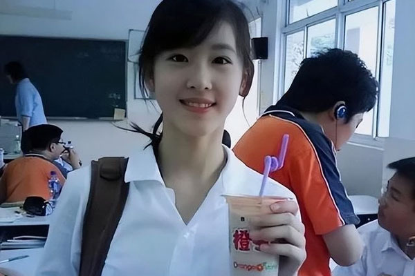 Hot girl trà sữa năm nào giờ đã là nữ tỷ phú trẻ nhất Trung Quốc: Cởi bỏ nét thuần khiết để khoác lên mình sự chín chắn thành đạt-12