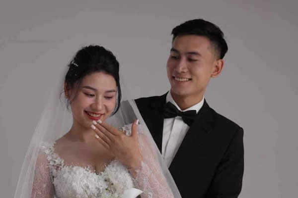 Cặp đôi nên duyên nhờ quán tạp hóa, rước dâu 10 bước chân do 2 nhà sát vách-2