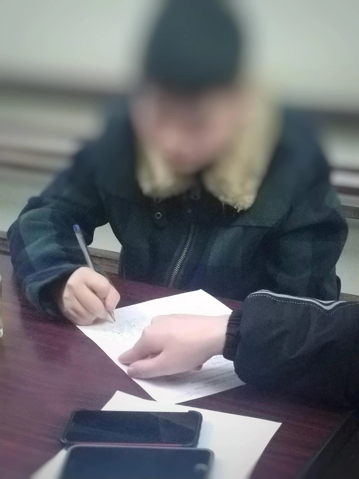 Nữ quái 17 tuổi thực hiện 5 vụ lừa đảo trên mạng-1