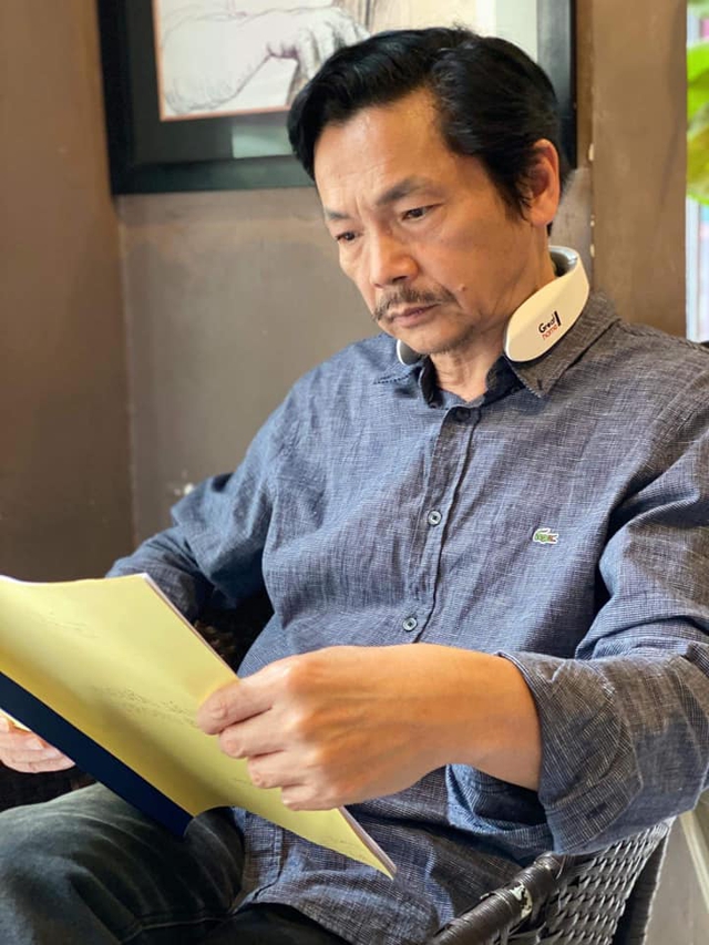 Nam NSND là ông bố quốc dân, tuổi 63 sống bình dị, hạnh phúc bên bà xã xinh đẹp, kém 10 tuổi-5