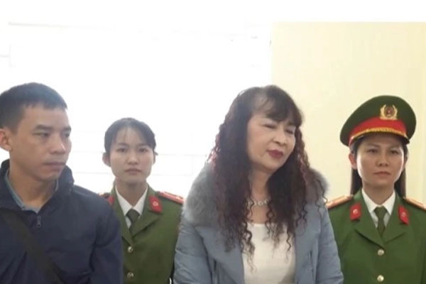 Bất ngờ với nhân thân nữ giám đốc chuyên bảo kê” xe tải thu tiền tỉ-3