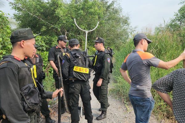 Khoảnh khắc nghi can giết người ở TPHCM bị khống chế-14