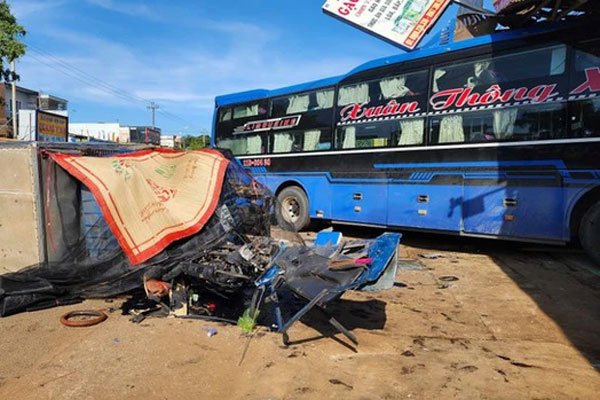 Con trai tá hỏa phát hiện mẹ tử vong tại phòng ngủ với nhiều vết thương-2