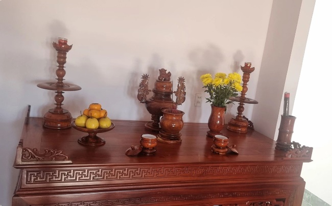 Đây là lỗi sai cơ bản khi bày biện bàn thờ Gia tiên mà nhiều người mắc phải, dù thành tâm mấy cũng khó có lộc-1