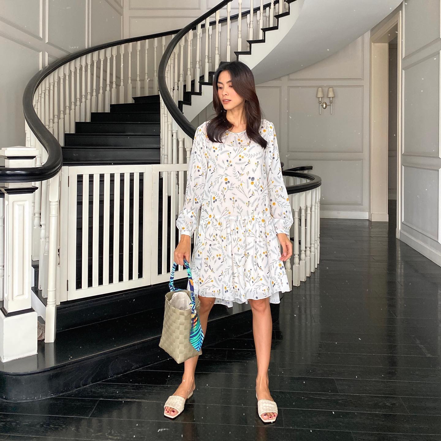 Tham khảo Tăng Thanh Hà 10 cách diện váy liền sang xịn mịn cho phụ nữ U40-10