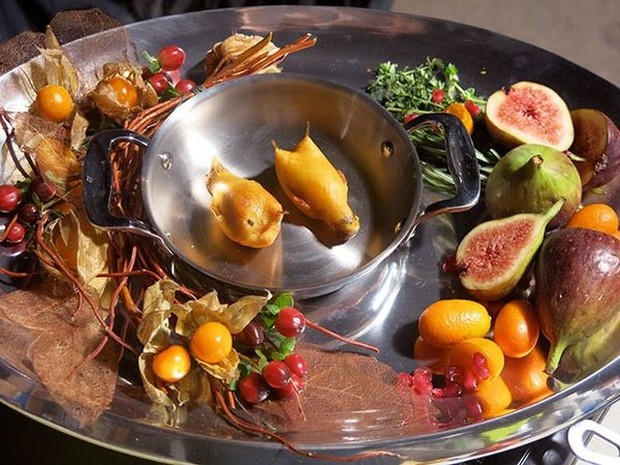 Sự thật đằng sau món ăn tội lỗi của giới quý tộc Pháp: Cách chế biến tàn độc bậc nhất thế giới, khi ăn bắt buộc phải trùm đầu-1