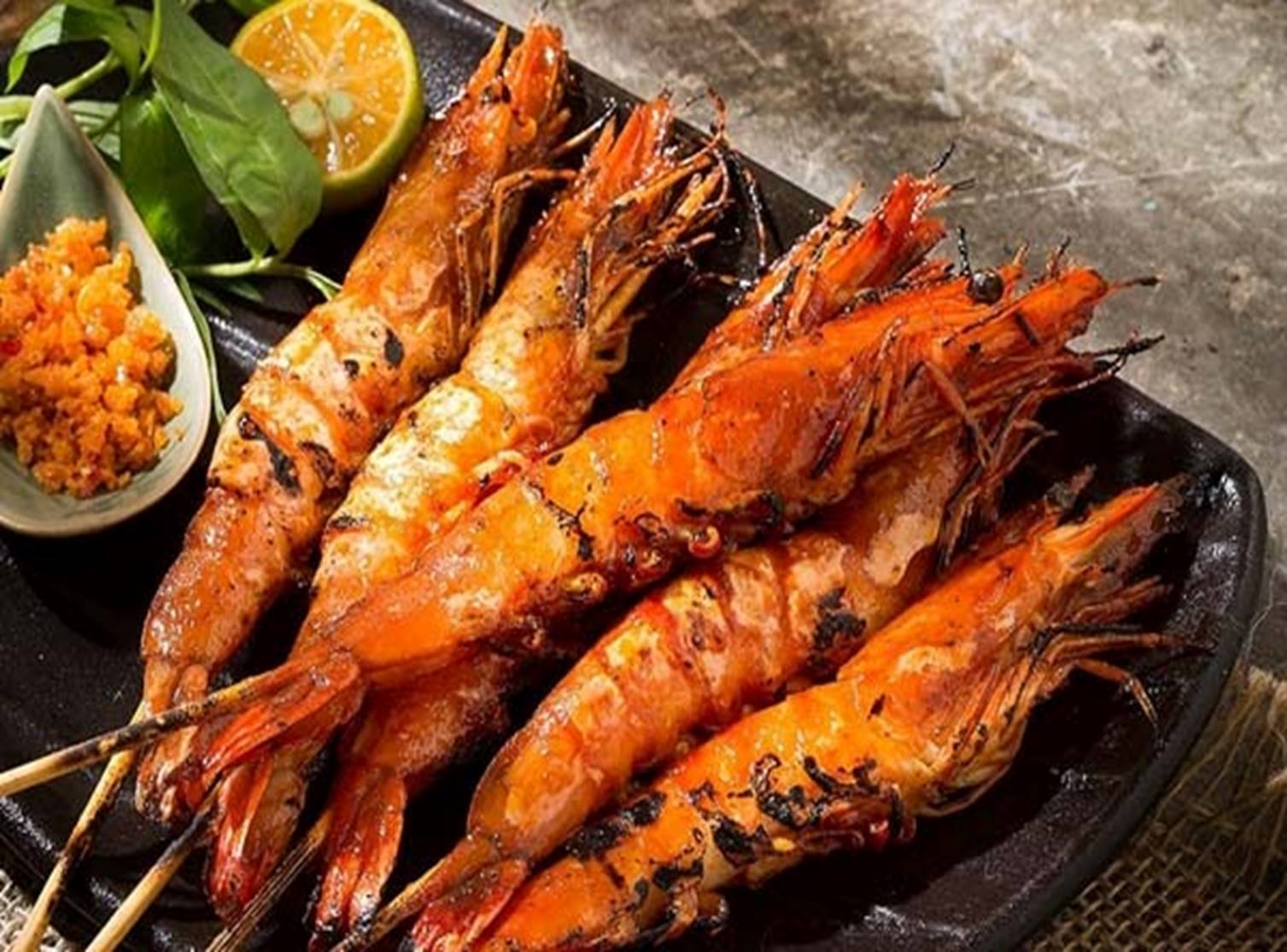 Tôm kết hợp với nguyên liệu này đảm bảo thơm ngon, ăn là mê-9