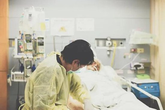 Một nhà ba người cùng ung thư dạ dày chính từ chế độ ăn uống nguy hại, bác sĩ chỉ ra 3 điểm cần tránh