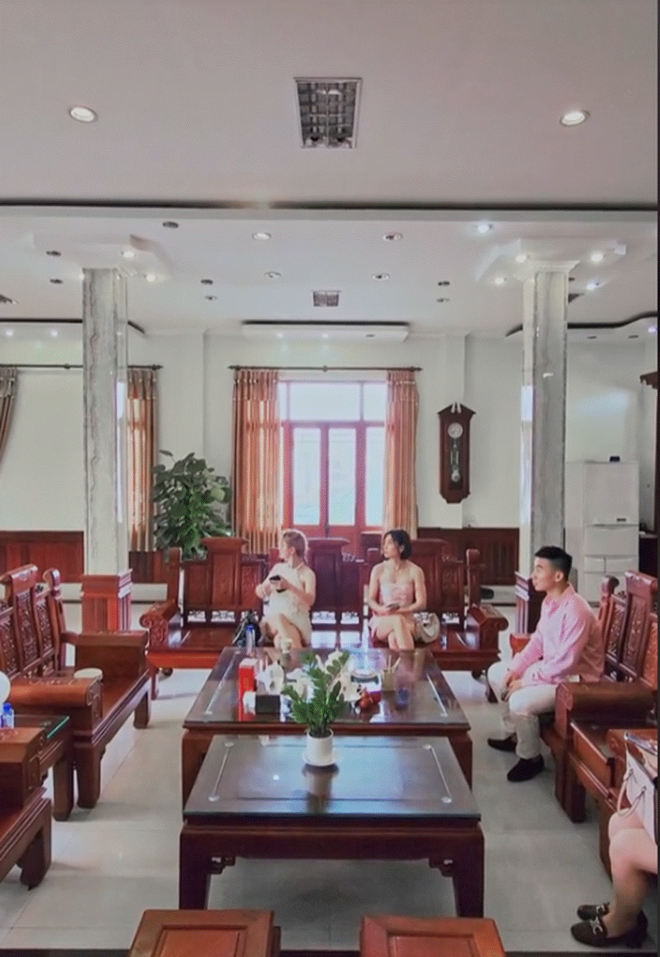 Con gái chủ biệt thự Hạ Long chốt chồng theo cách không ngờ, mẹ vợ chỉ nhận xét 2 chữ về chàng rể-7