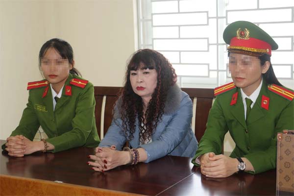 Nữ giám đốc bị bắt vì bảo kê” xe tải: Là Á hậu 1 cuộc thi người đẹp-3