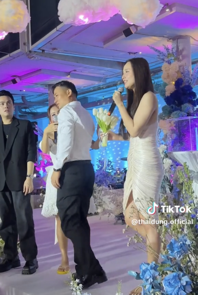 Hoa hậu Mai Phương Thuý bắt trúng hoa cưới Vân Hugo, ai dè có cách xử lý khiến dàn sao Vbiz ngỡ ngàng-1
