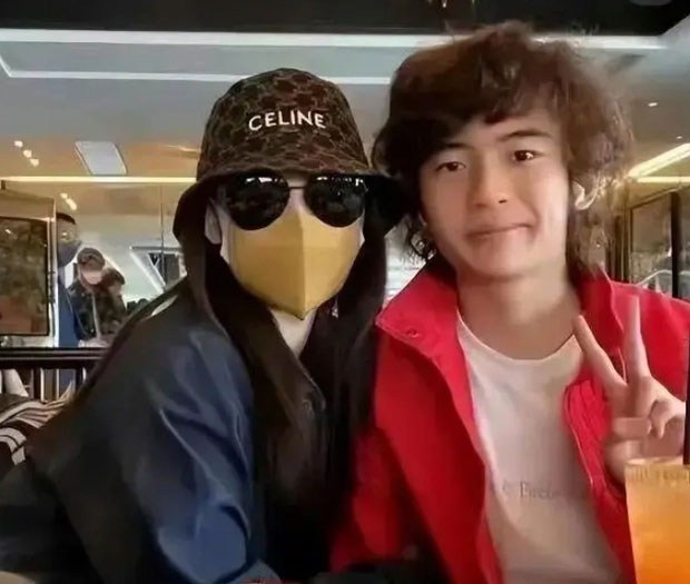 Xôn xao trước vụ tai tiếng của con trai Tạ Đình Phong và Trương Bá Chi, dư luận tặc lưỡi: Có lẽ nên trách cha mẹ trước!-1