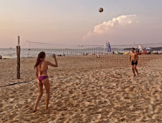 Khi thủ môn quốc dân Bùi Tiến Dũng chung khung hình với vợ mẫu tây sexy, gấp đôi visual là có thật-3