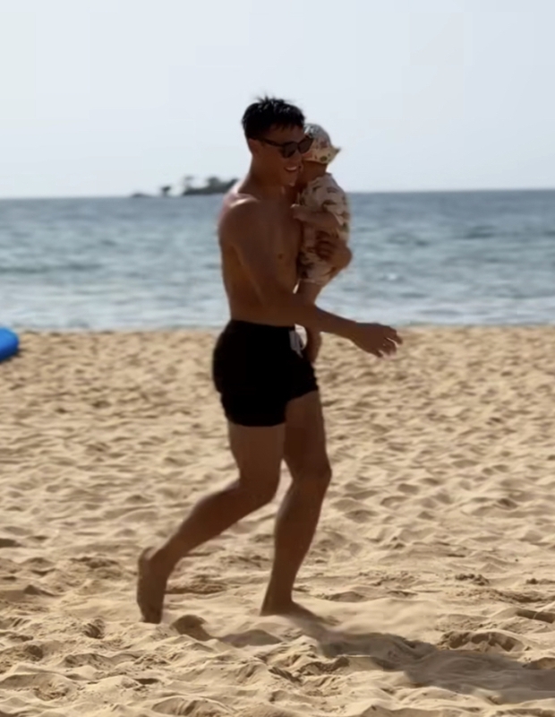 Khi thủ môn quốc dân Bùi Tiến Dũng chung khung hình với vợ mẫu tây sexy, gấp đôi visual là có thật-4