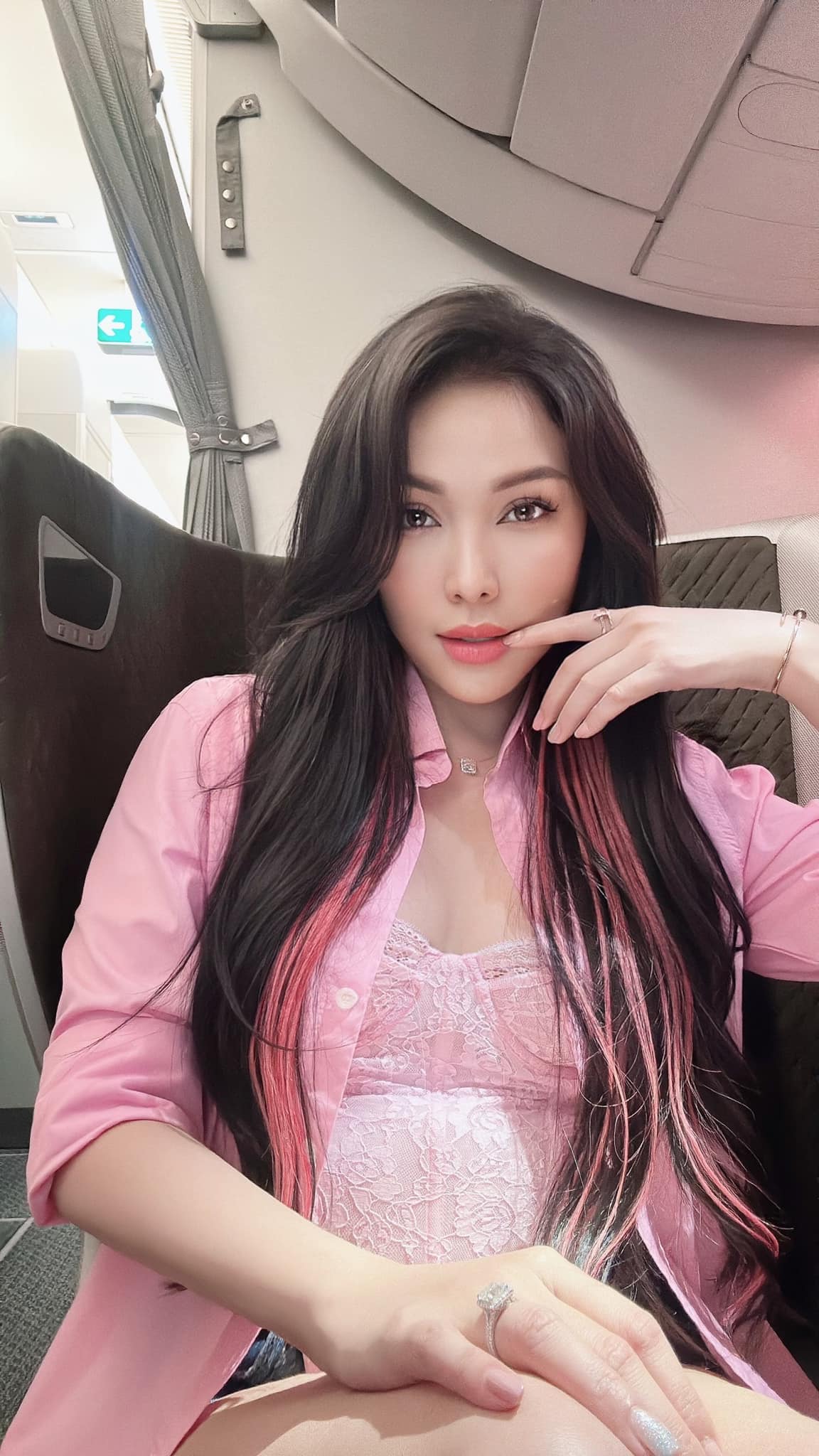 Chồng cũ Diệp Lâm Anh lộ ảnh hôn đắm đuối gái lạ trong bar, Quỳnh Thư phản ứng ra sao?-3