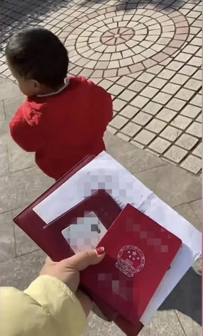 Chồng ly hôn vì phát hiện con trai không phải con ruột, người vợ có hành động khó chấp nhận-1