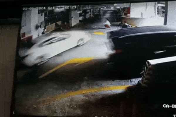 Vụ ô tô ‘đại náo’ hầm chung cư: Tài xế là người nước ngoài, tông văng 1 phụ nữ