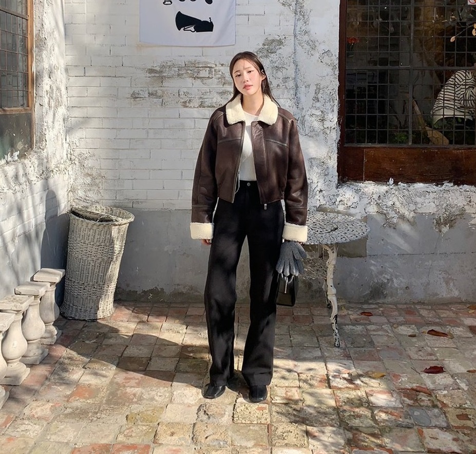 5 mẫu áo khoác dáng ngắn trẻ trung hơn áo khoác dài, chị em nên sắm diện Tết-5