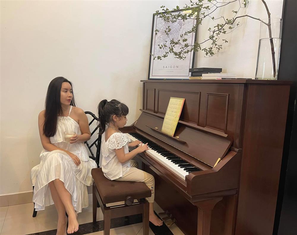 Giữa thông tin đã ly hôn, Hồ Hoài Anh và Lưu Hương Giang đã từng sống hạnh phúc trong căn nhà như thế nào?-5