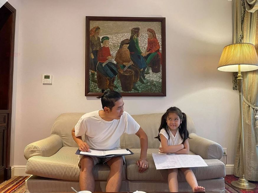 Giữa thông tin đã ly hôn, Hồ Hoài Anh và Lưu Hương Giang đã từng sống hạnh phúc trong căn nhà như thế nào?-12