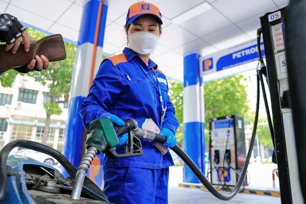 Giá xăng dầu đồng loạt tăng lên mức mới-2