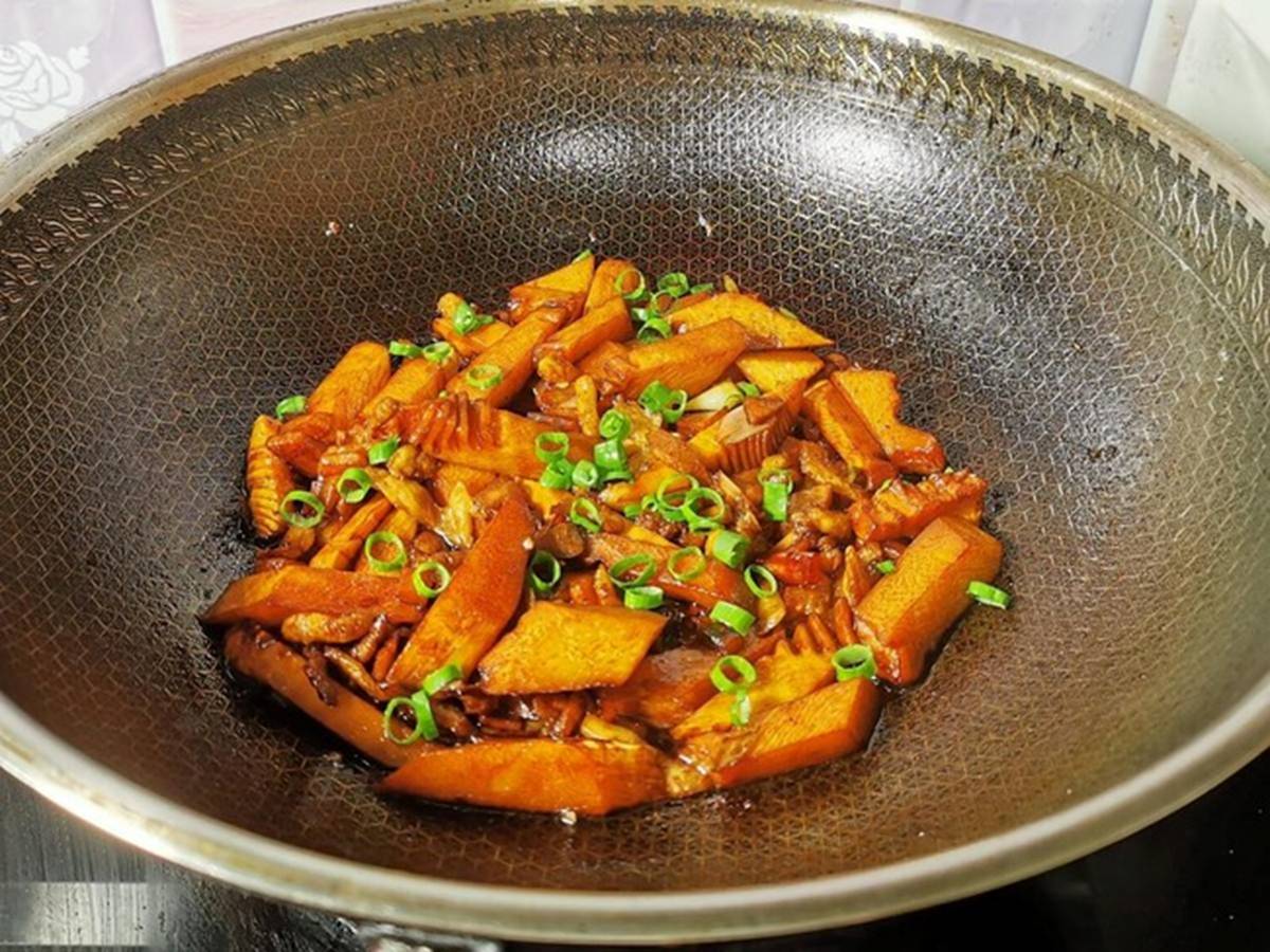 Loại rau vàng chôn trong đất, ăn nhiều chắc xương, bổ dạ dày, xào thịt cực thơm-6